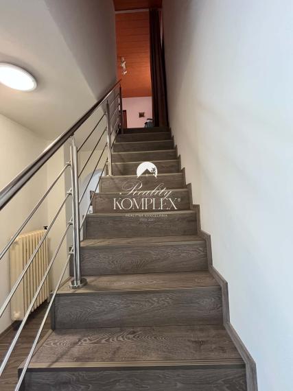 Reality KOMPLEX s.r.o ponúka Vám na predaj priestranný 5-izbový rodinný dom vo Veľkom Mederi