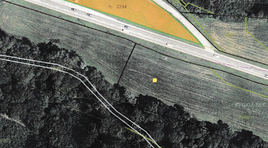 Zaujímavá investičná príležitosť!! Reality KOMPLEX s.r.o. Vám ponúka na PREDAJ pozemok pri hraničnom priechode CZ-SK blízko Trenčína!!