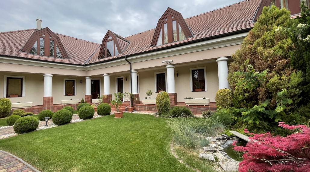 Szuper BERUHÁZÁS-Eladó LUXUS VENDÉGHÁZ, Kislúcs!