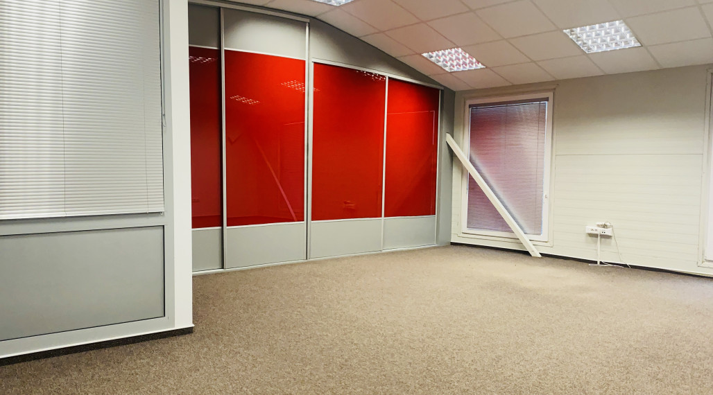 Reality KOMPLEX s.r.o Vám ponúka na prenájom  moderné nebytové priestory v rušnej lokalite mesta Komárno o výmere 270 m2!!!l