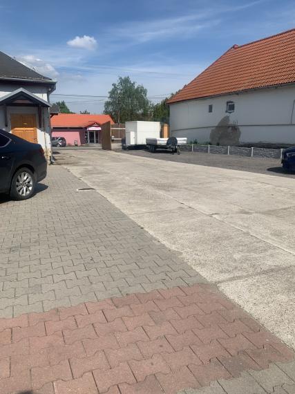 Reality KOMPLEX s.r.o. Vám ponúka do prenájmu haly, sklady, kancelárske priestory v polyfunkčnej budove v Chotíne