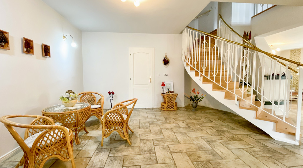 Reality KOMPLEX s.r.o.,Vám ponúka EXKLÚZÍVNE nádherný 4-izbový rodinný dom v Dunajskej Strede