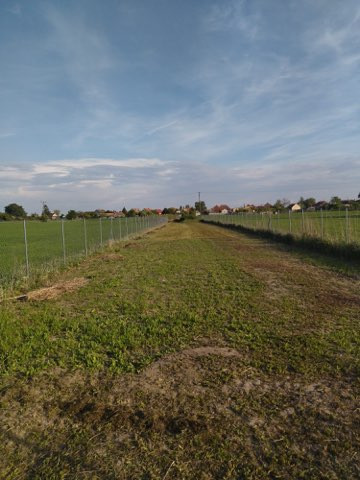 Reality KOMPLEX s.r.o. Vám  ponúka na PREDAJ stavebný pozemok v obci Baka
