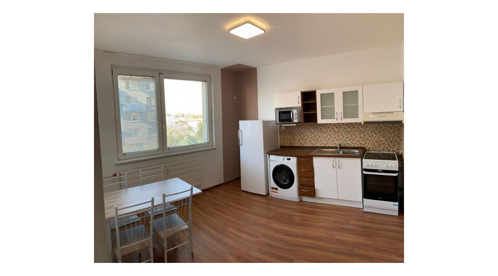 Iba u nás!!! Reality KOMPLEX s.r.o.,Vám ponúka na prenájom moderne zrekonštruovaný, zariadení 1- izbový byt v Komárne, na ul. Eötvösa v tichej časti Komárna