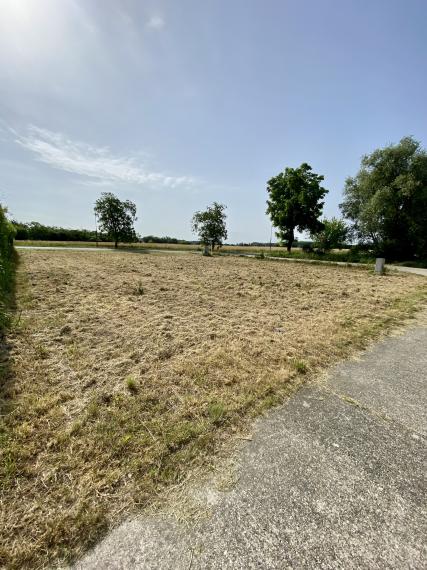 Reality KOMPLEX s.r.o., Vám ponúka NA PREDAJ pozemok vo Veľkom Mederi