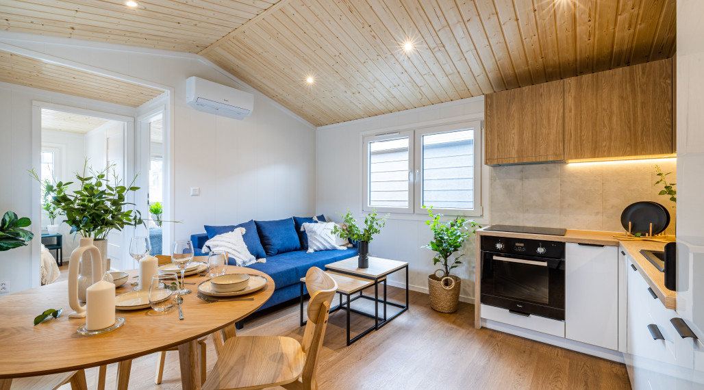 Exkluzívne iba u nás Vám Reality KOMPLEX s.r.o., ponúka na PREDAJ nový CELOROČNE OBÝVATEĽNÝ MOBILNÝ DOM VERONA s rozmerom 12x4m!!!