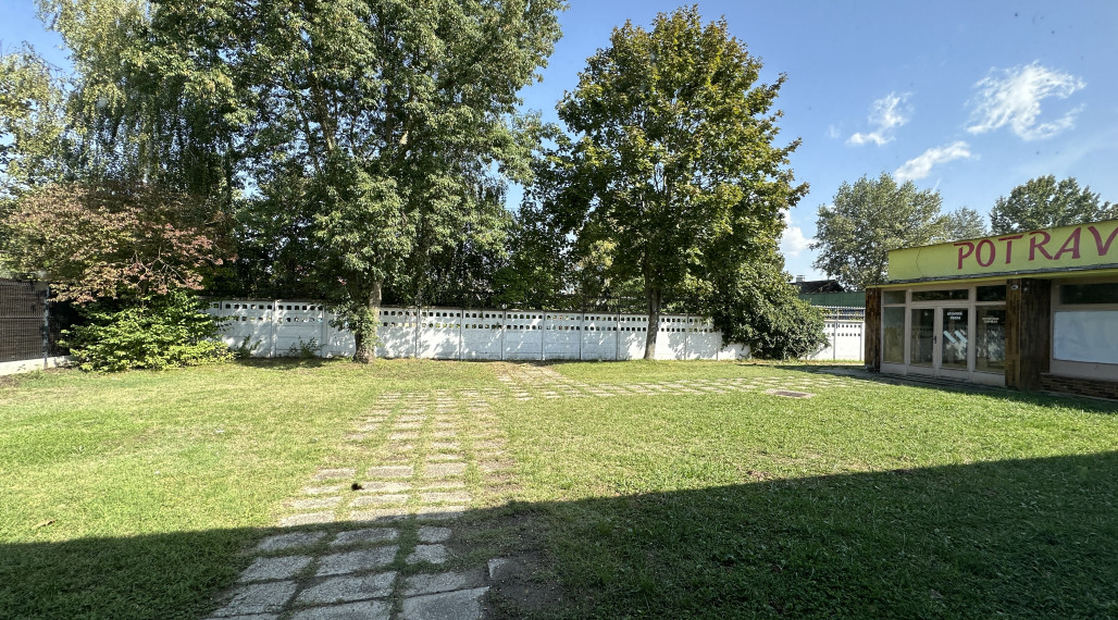 Reality KOMPLEX s.r.o., Vám ponúka na predaj jednopodlažnú murovanú budovu, s rozlohou 1.520m2 v obci Patince