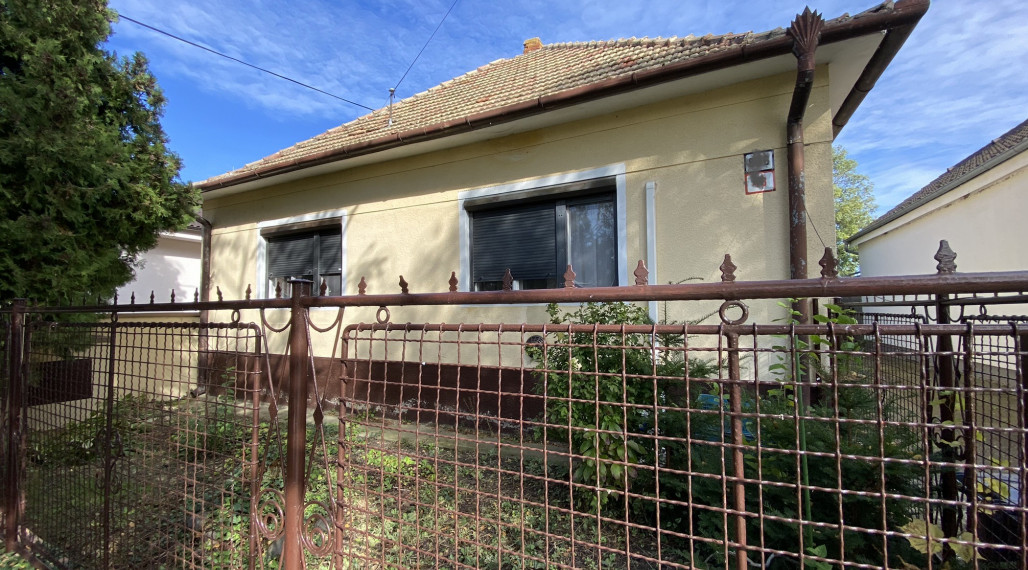 Reality KOMPLEX s.r.o. Vám ponúka NA PREDAJ rodinný dom vo Veľkých Úľanoch.