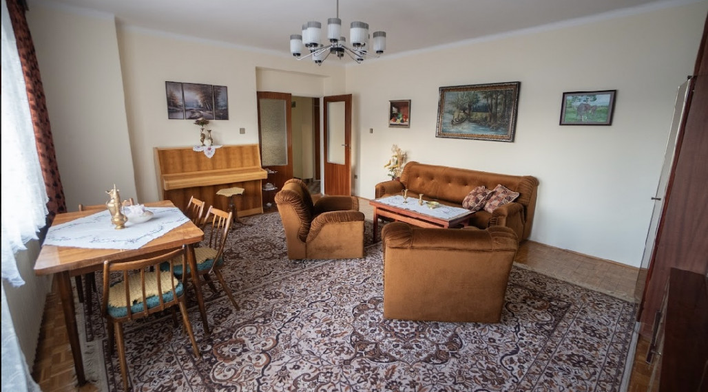 Reality KOMPLEX s.r.o., Vám ponúka na predaj 4-izbový dvojpodlažný rodinný dom v meste Hurbanovo