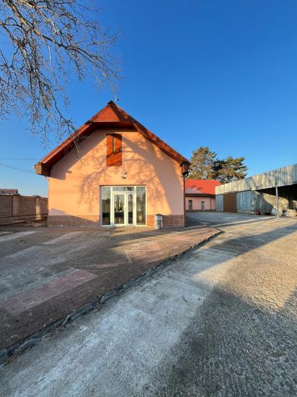 Reality KOMPLEX s.r.o. Vám ponúka na predaj PRIEMYSELNÝ AREÁL V KOMÁRNE, ČASŤ NOVÁ STRÁŽ