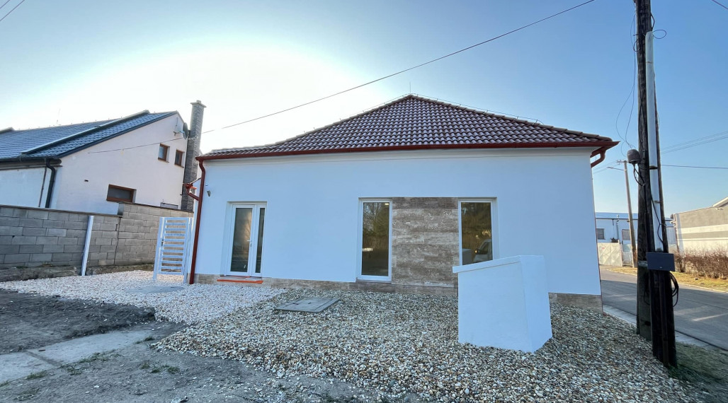 Reality KOMPLEX s.r.o. Vám ponúka  na predaj budovu na BÝVANIE aj PODNIKANIE v Novej Stráži