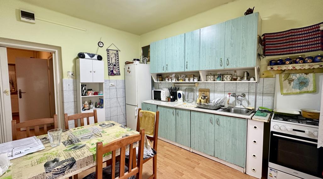 IBA U NÁS! Reality KOMPLEX s.r.o. vám ponúka na predaj priestranný rodinný dom v Komárome (Maďarsko)