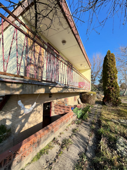 Reality KOMPLEX s.r.o., Vám ponúka 8 árovú záhradu v Novej Stráži