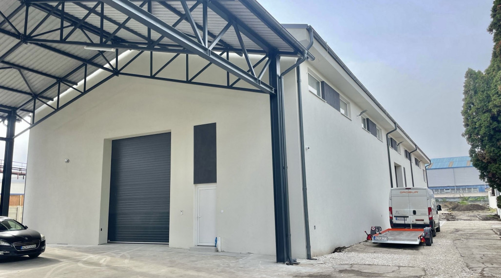 Reality KOMPLEX s.r.o. ,Vám ponúka skladový priestor o výmere 700 m2 v priemyselnom areáli v meste  Šurany.