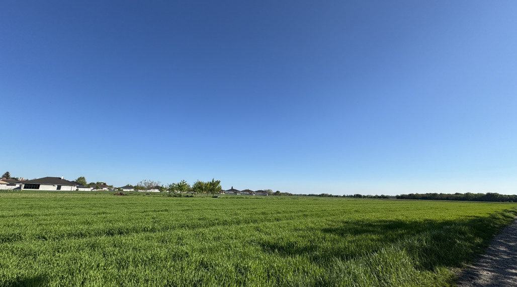 Reality KOMPLEX s.r.o. Vám ponúka EXKLUZÍVNE NA PREDAJ stavebné pozemky v obci Kostolné Kračany