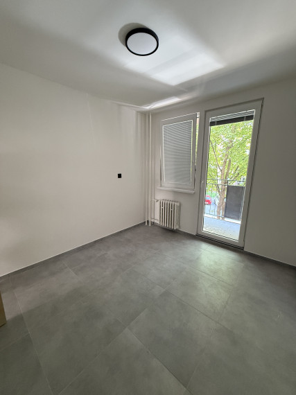 Reality KOMPLEX s.r.o. Vám ponúka kompletne zrekonštruovaný 3-izbový byt v DS