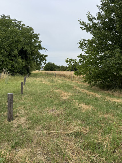 Reality KOMPLEX s.r.o. Vám ponúka  NA PREDAJ stavebný pozemok v Povode