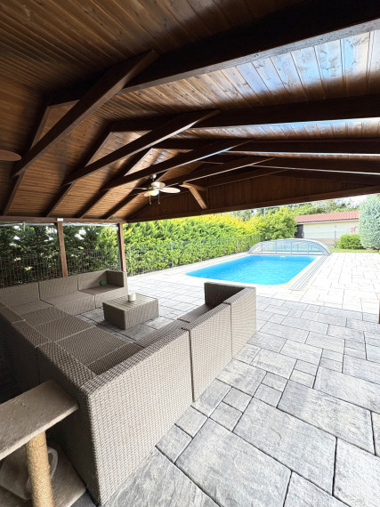 IBA U NÁS !!! Reality KOMPLEX s.r.o.,Vám ponúka na predaj nadštandardnú samotu s veľkým pozemkom obklopenú krásnou prírodou v obci Vrbová nad Váhom len 15 km od Komárna !!!