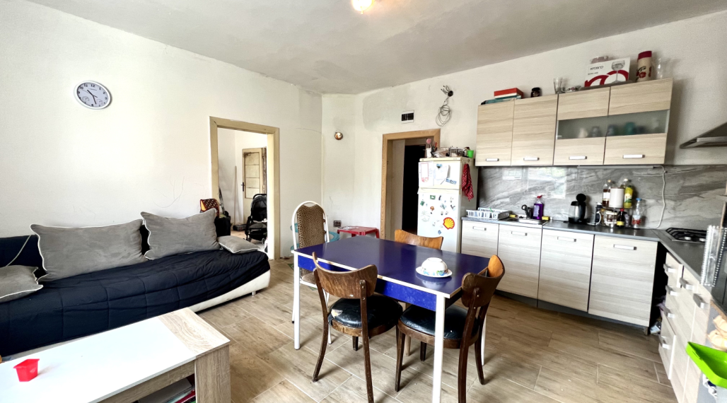 Reality KOMPLEX s.r.o. ponúka na PREDAJ priestranný 5-izbový rodinný dom v obci Horné Saliby – ideálny na pokojné bývanie či rekreáciu