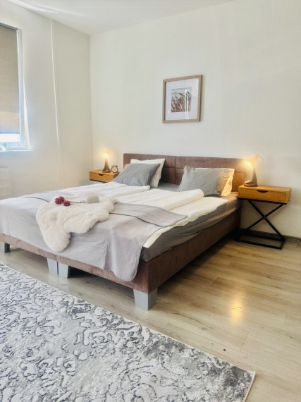 Reality KOMPLEX s.r.o., Vám ponúka 1 izbový byt vo VYHĽADÁVANEJ lokalite mesta NovéZámky  od spoľahlivého majiteľa!!!!