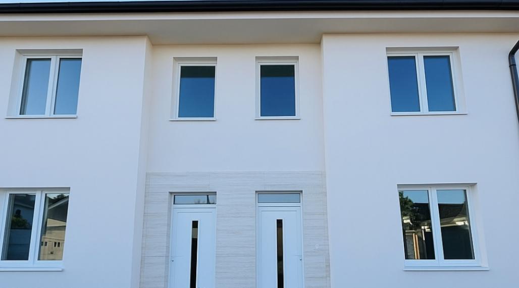 Reality KOMPLEX s.r.o., Vám ponúka na predaj moderný 3-izbový byt s balkónom a vlastnou záhradou v štvorbytovke v Dunajskej Strede