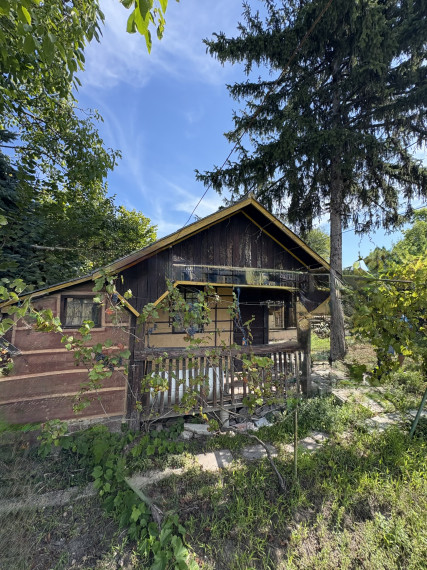 Reality KOMPLEX s.r.o. Vám výhradne ponúka na predaj rekreačnú chatku a celoročný mobilný dom v záhradkárskej oblasti MAJÁK v meste Komárno, pozemok je zapísané na liste vlastníctva.