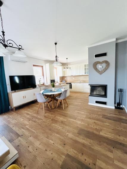 Reality KOMPLEX s.r.o., Vám ponúka na predaj moderný 4-izbový rodinný dom v obci Sokolce