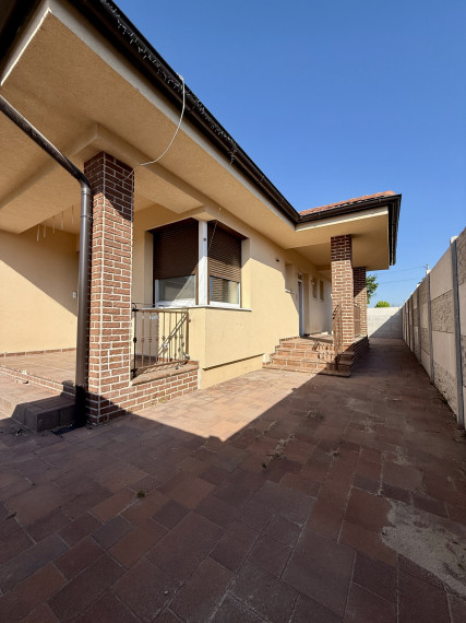 Reality KOMPLEX s.r.o. Vám ponúka na predaj rodinný dom v obci Okoč!