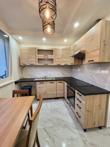 Iba u nás Vám Reality KOMPLEX s.r.o., ponúka na prenájom úplne rekonštruovaný 2 izbový byt v tichej lokalite Mesta Komárno.