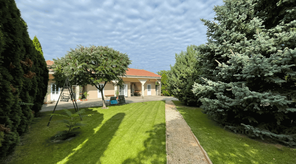 Reality KOMPLEX s.r.o. Vám ponúka apartmánový dom vo Veľkom Mederi