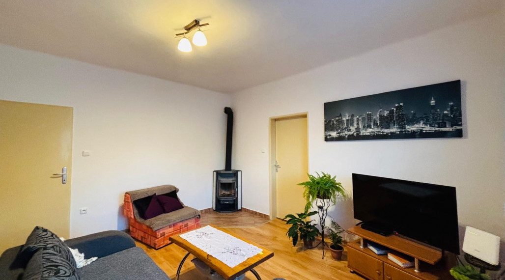 Reality KOMPLEX s.r.o. Vám ponúka exkluzívne na predaj rodinný dom v obci Zemianska Olča