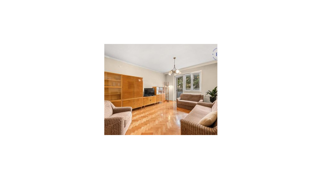 Pozor zľava !!! Reality KOMPLEX s.r.o. Vám ponúka na PREDAJ priestranný, 3 izbový byt na najlepšej adrese v meste Hurbanovo !!!