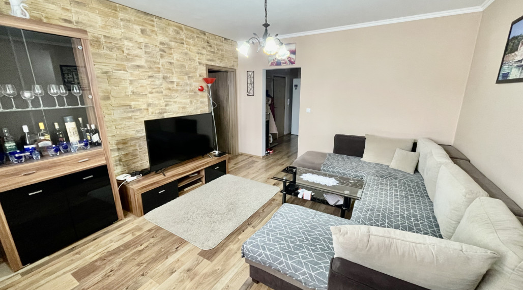 Reality KOMPLEX s.r.o. Vám ponúka 3-izbový byt s loggiou po kompletnej rekonštrukcii