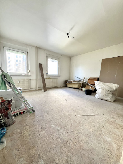 Reality KOMPLEX s.r.o. ponúka na predaj priestranný 1-izbový byt v Komárne