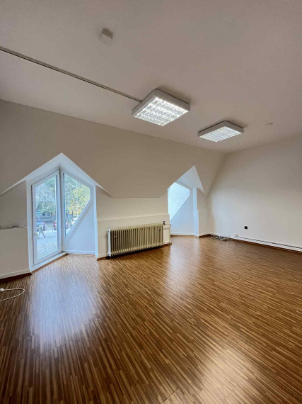 Reality KOMPLEX s.r.o., Vám ponúka na prenájom nebytový priestor v meste Komárno.