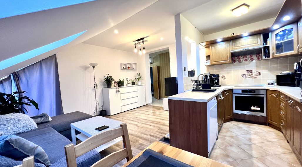 Reality KOMPLEX s.r.o. ponúka na PRENÁJOM veľkometrážny 3 izbový byt v Dunajskej Strede