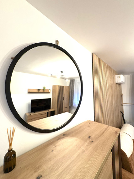 Reality KOMPLEX s.r.o.,Vám ponúka od spoľahlivého majiteľa na prenájom, čerstvo a moderne zrekonštruovanú, kompletne zariadenú garsonku vo výbornej lokalite v Komárne !!!