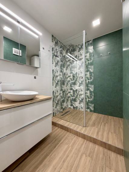 Reality KOMPLEX s.r.o. Vám ponúka na prenájom krásny, moderne zrekonštruovaný 2-izbový byt!