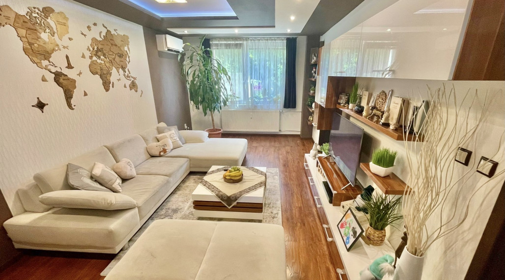 Reality KOMPLEX s.r.o., Vám ponúka na PREDAJ prémiový 3 izbový byt po kompletnej a nadštandardnej  rekonštrukcií v obľúbenej  lokalite Mesta Komárno!