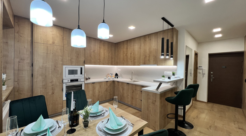 Reality KOMPLEX s.r.o. ponúka na PRENÁJOM luxusný 2 izbový byt v Komárne!