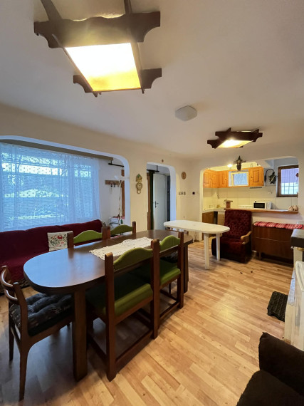 Reality KOMPLEX s.r.o. ponúka na PREDAJ útulnú chatu v chatovej oblasti Radvaň nad Dunajom!