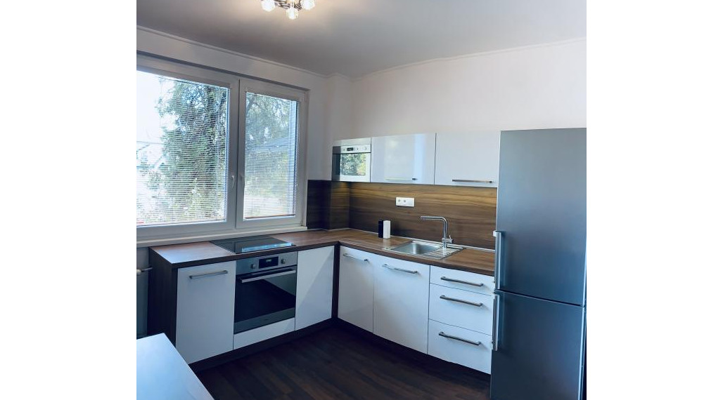 Exkluzívne iba u nás Vám Reality KOMPLEX s.r.o. ponúka na prenájom útulný, úplne rekonštruovaný  2  izbový byt na Meštianskej ulici.