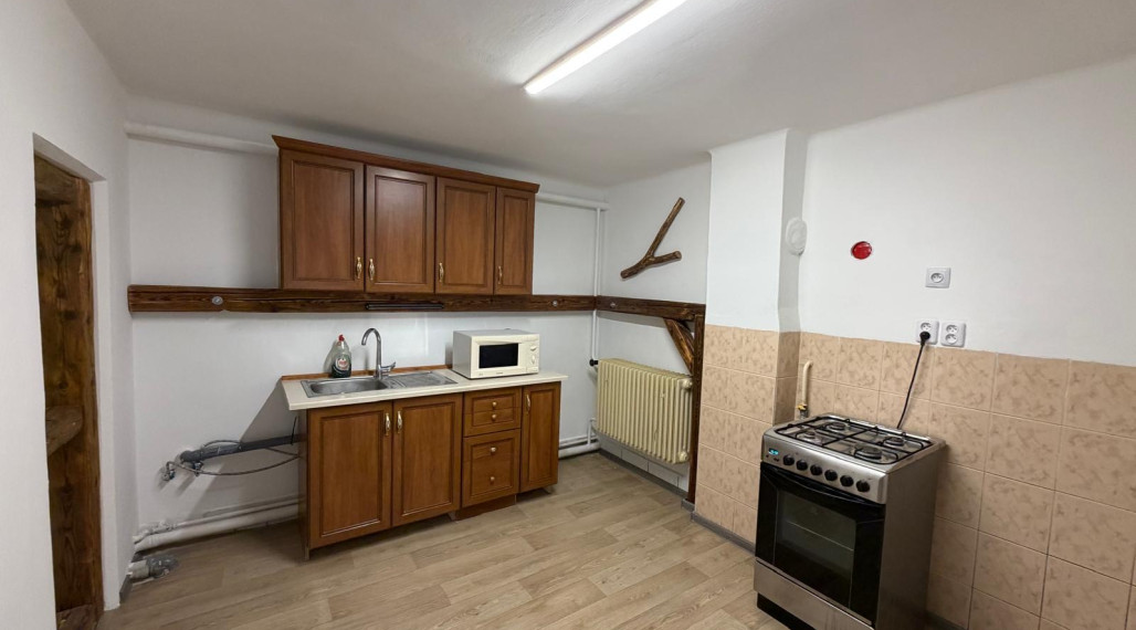 Reality KOMPLEX s.r.o. Vám ponúka na dlhodobý prenájom 3-izbový rodinný dom v obci Sokolce.