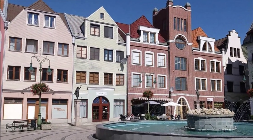 Reality KOMPLEX s.r.o., Vám ponúka na PREDAJ  priestranný OBCHOD na Nádvorí Európy v  Meste Komárno !