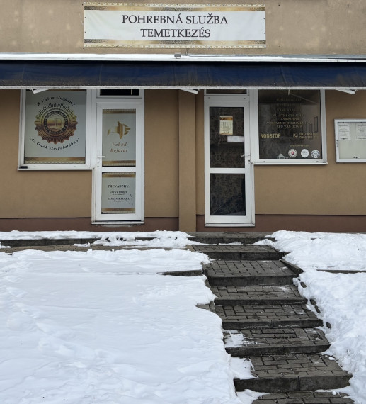 Reality KOMPLEX s.r.o., Vám ponúka na PREDAJ  3 izbový byt s troma vstupmi - ideálny na bývanie aj podnikanie v  Meste Komárno !