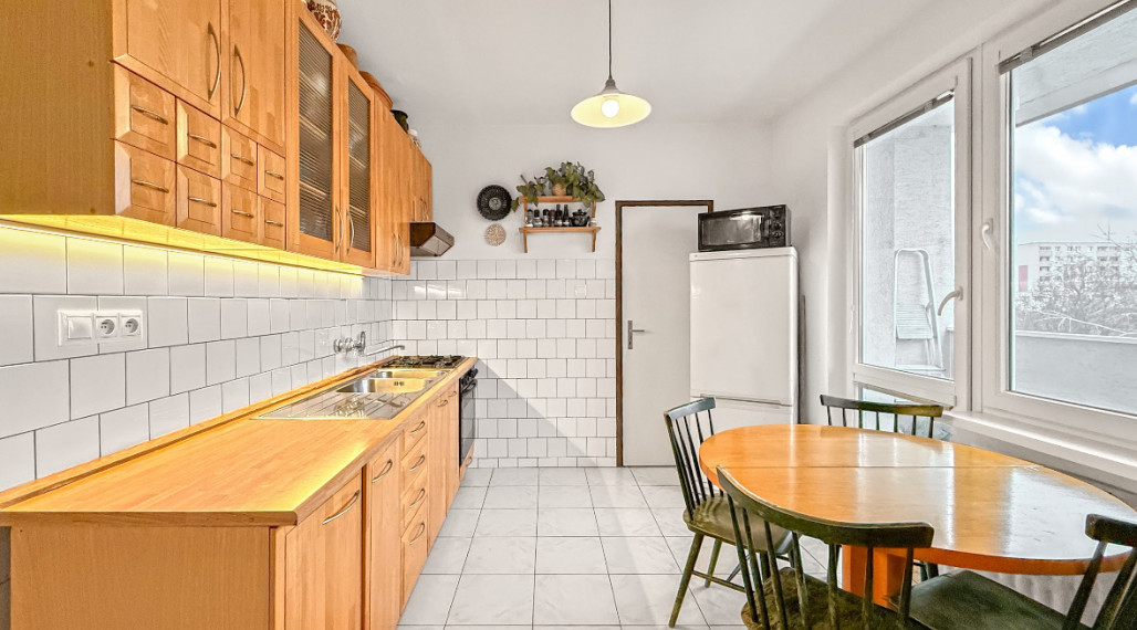 Reality KOMPLEX s.r.o., Vám ponúka na predaj slnečný 3-izbový byt v Šamoríne blízko centra