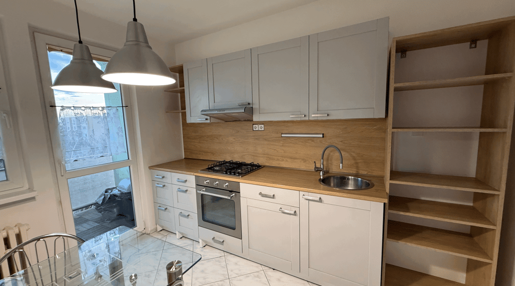 Reality KOMPLEX s.r.o. Vám ponúka NA PREDAJ krásny 3-izbový byt s loggiou v príjemnej lokalite v DS