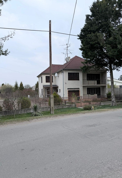 Reality KOMPLEX s.r.o Vám exkluzívne ponúka rodinný dom v obci Čičov