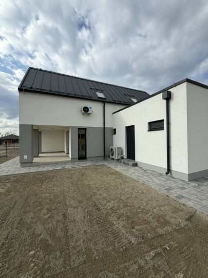 Reality KOMPLEX s.r.o Vám ponúka na predaj predaj novostavbu v Kolárove