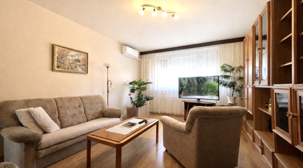 Reality KOMPLEX s.r.o. ponúka na PREDAJ zariadený veľkometrážny 3-izbový byt v Dunajskej Strede